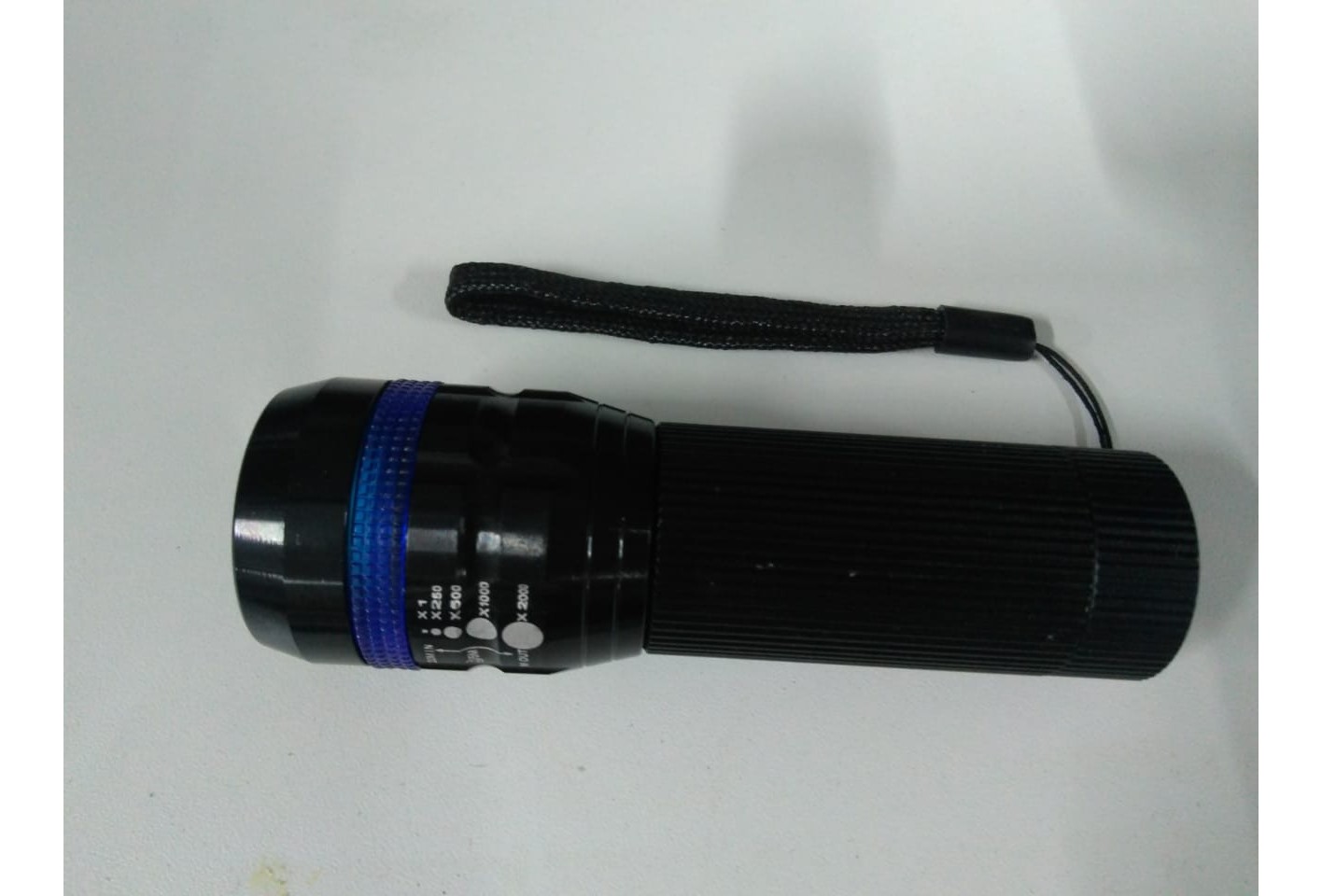Lanterna 1led C/zoom 3x11cm Pilha Ll-116 Dex